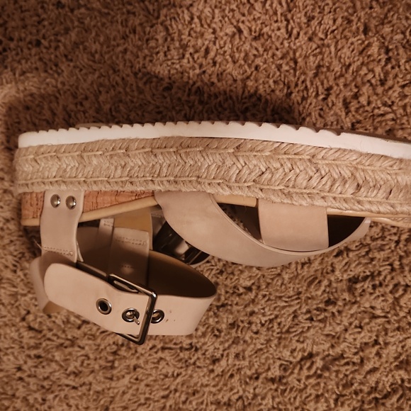 Women's Beige Platform Sandals Size 7.5 - Picture 4 of 13